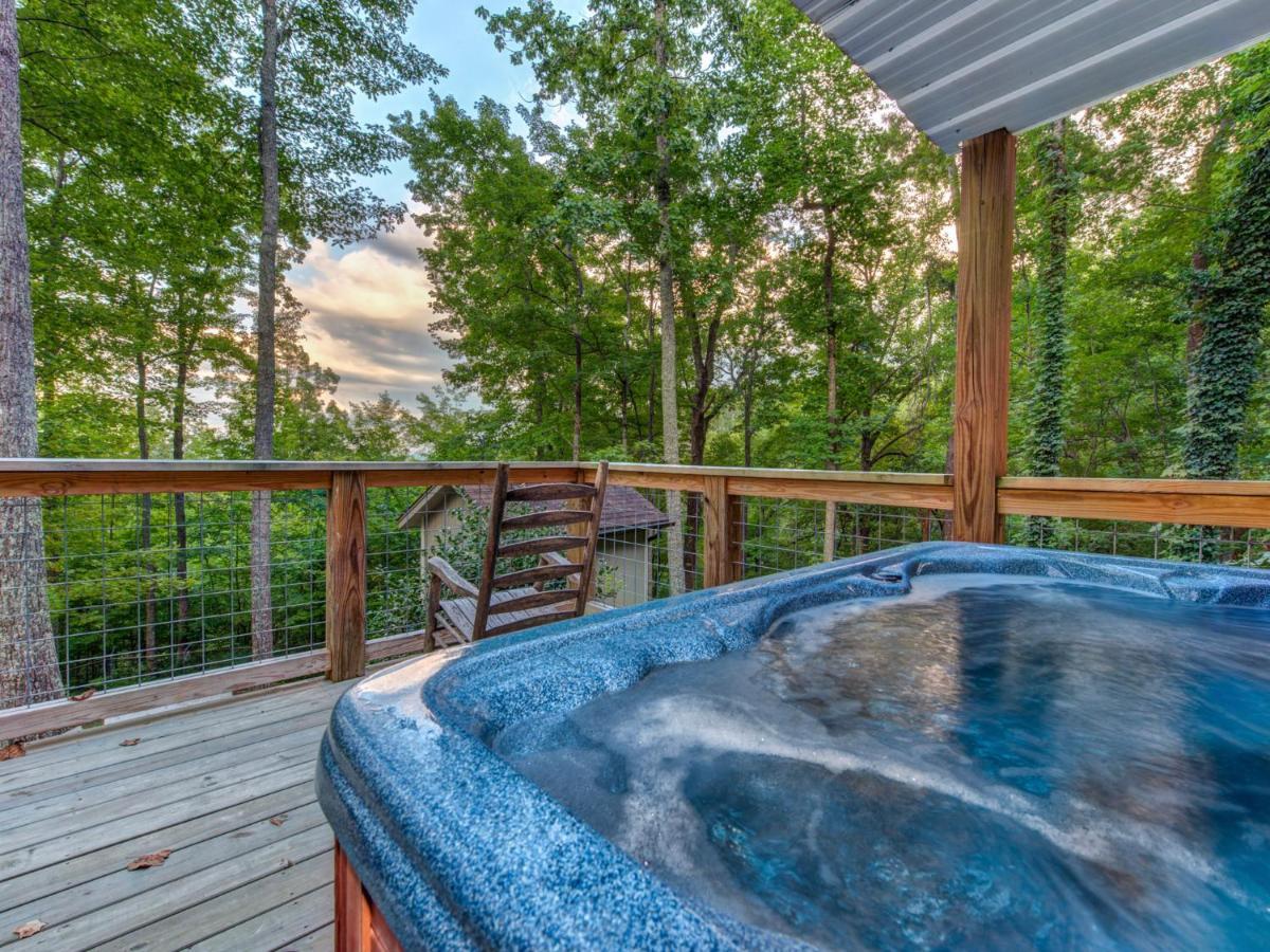 Bear View Chalet, 3 Bedroom, Pool, Pets, Arcades, Wifi, Hot Tub, Sleeps 12 Gatlinburg Luaran gambar