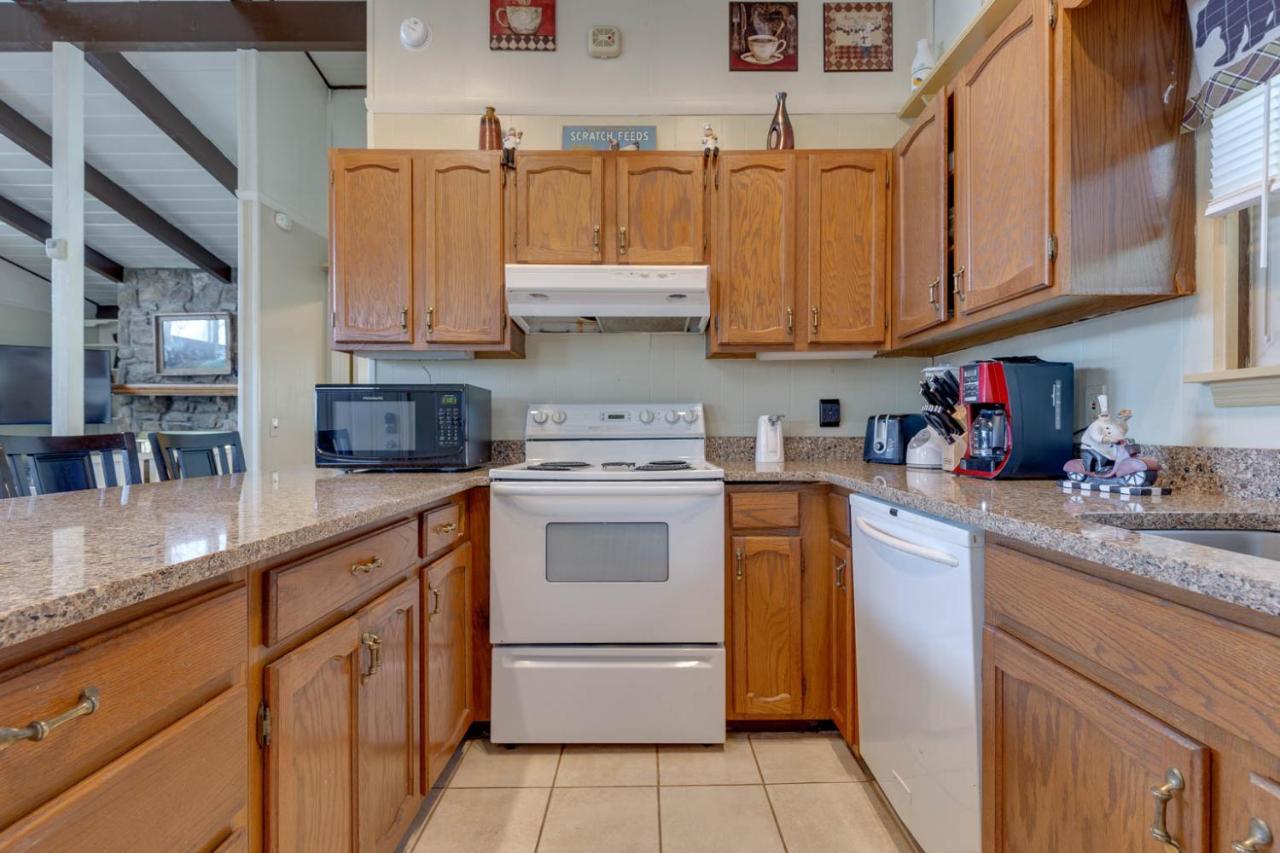 Bear View Chalet, 3 Bedroom, Pool, Pets, Arcades, Wifi, Hot Tub, Sleeps 12 Gatlinburg Luaran gambar