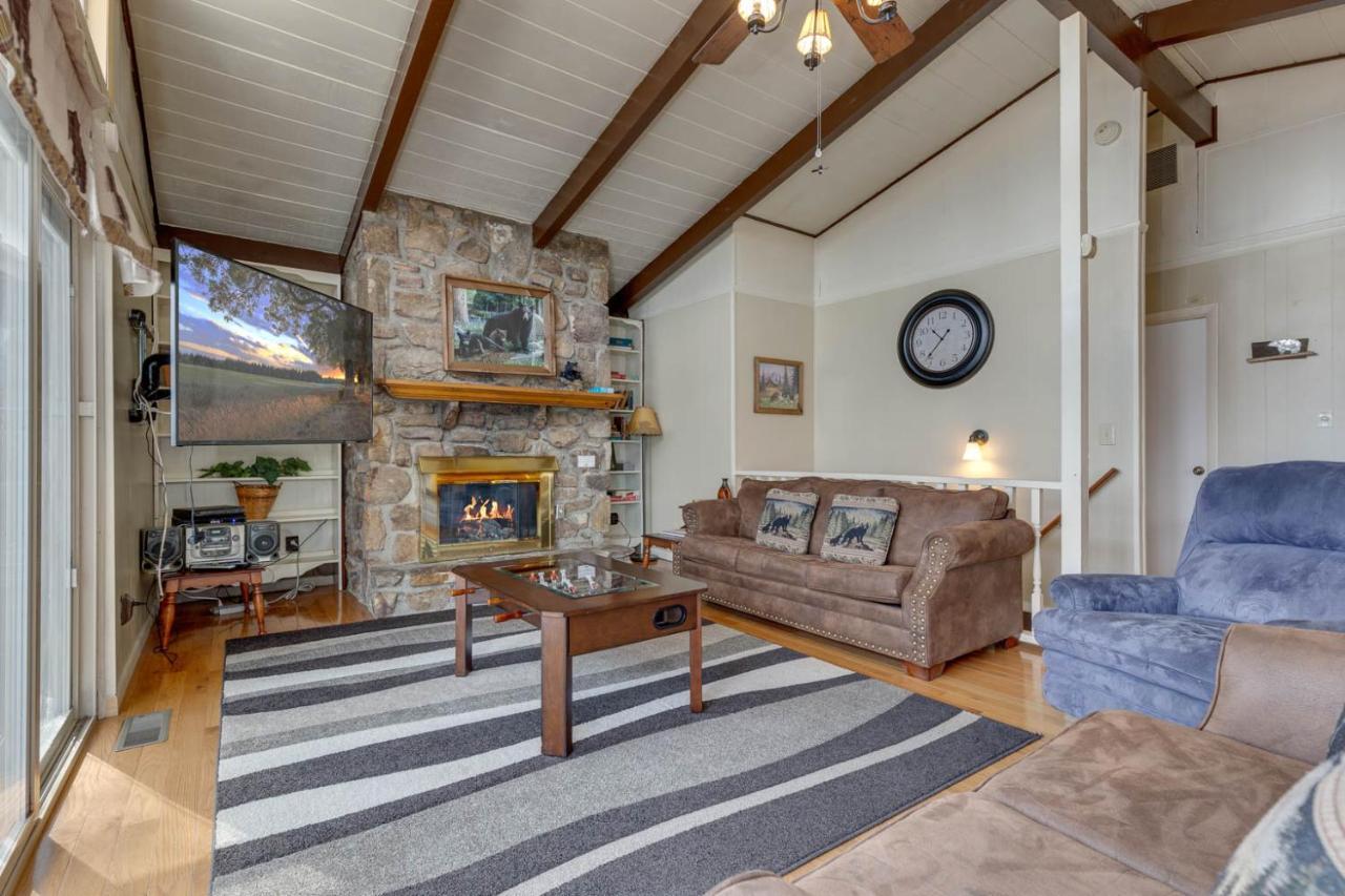 Bear View Chalet, 3 Bedroom, Pool, Pets, Arcades, Wifi, Hot Tub, Sleeps 12 Gatlinburg Luaran gambar