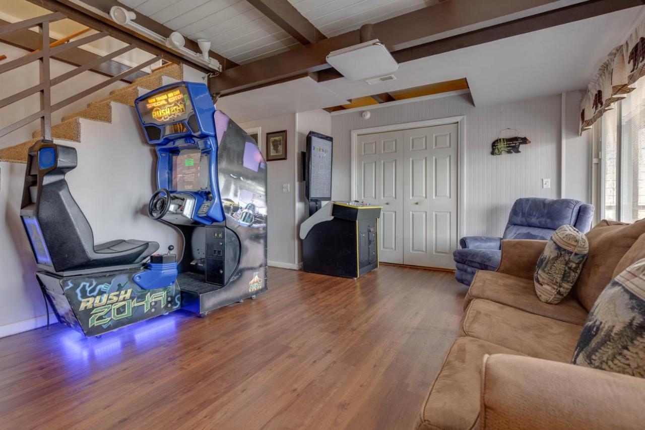 Bear View Chalet, 3 Bedroom, Pool, Pets, Arcades, Wifi, Hot Tub, Sleeps 12 Gatlinburg Luaran gambar