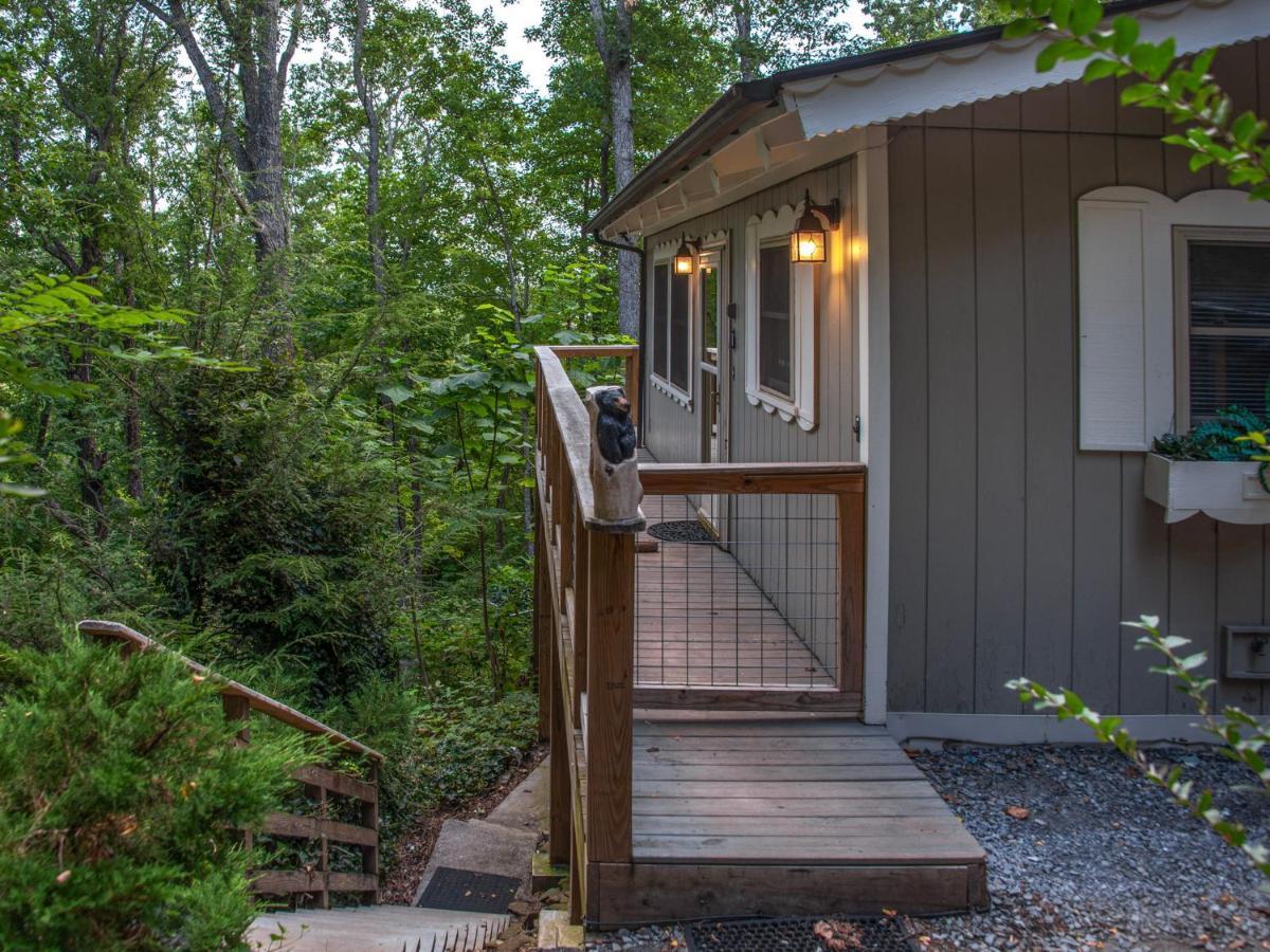 Bear View Chalet, 3 Bedroom, Pool, Pets, Arcades, Wifi, Hot Tub, Sleeps 12 Gatlinburg Luaran gambar